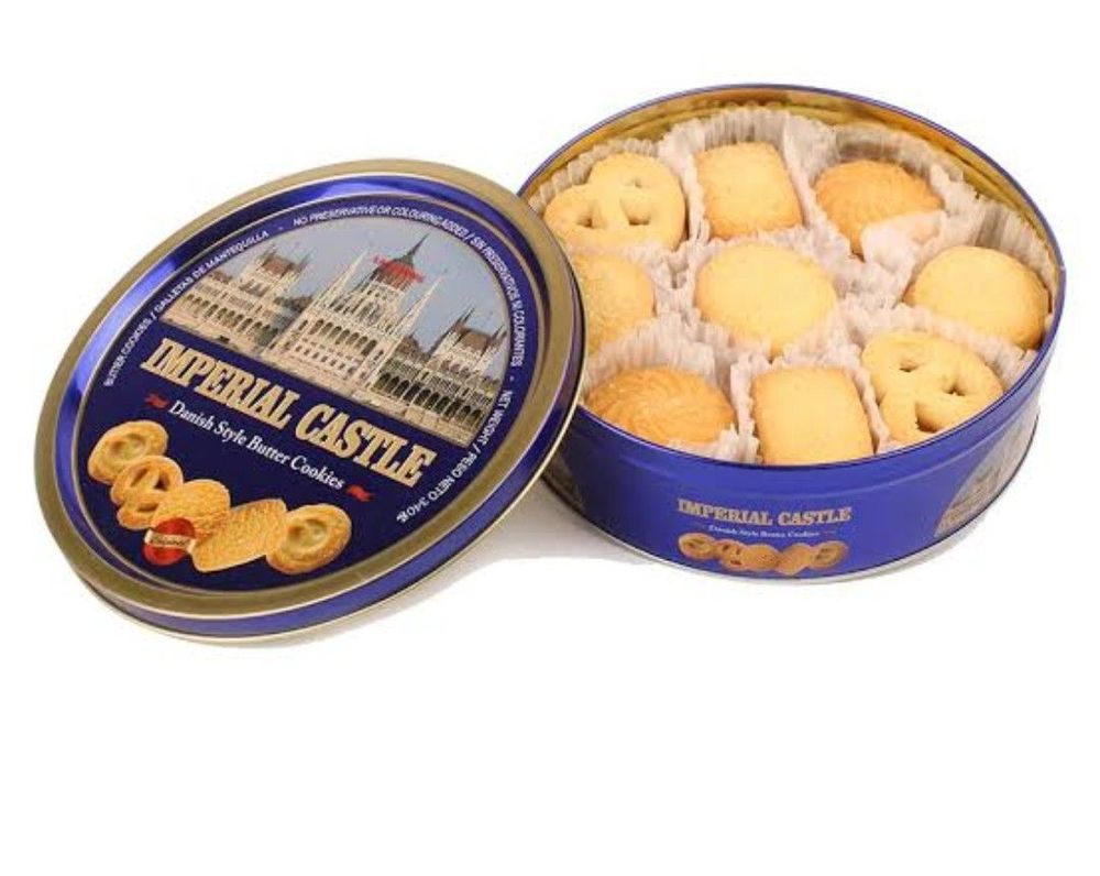 Tin cans round with lids for cake cookie package